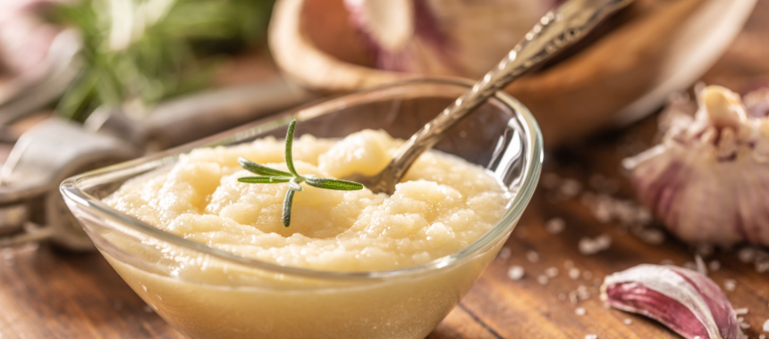 Aprenda a fazer um delicioso tempero caseiro de alho e cebola
